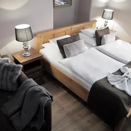Penzion Valtice بيت ضيافة 4*