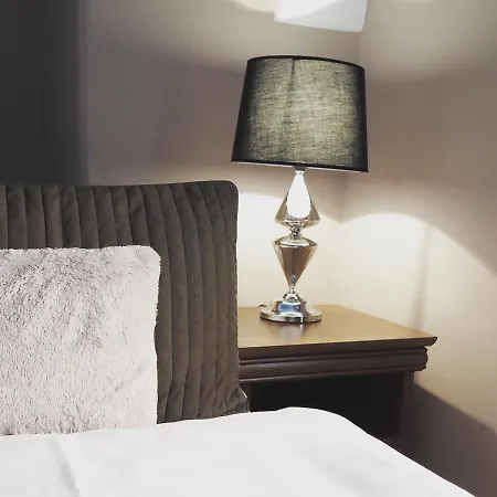 Penzion Valtice بيت ضيافة 4*